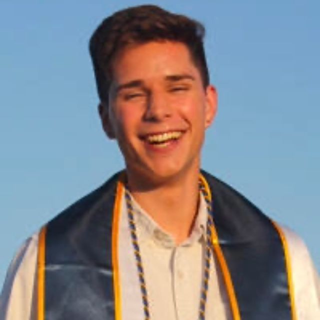 Headshot of Soren Bear